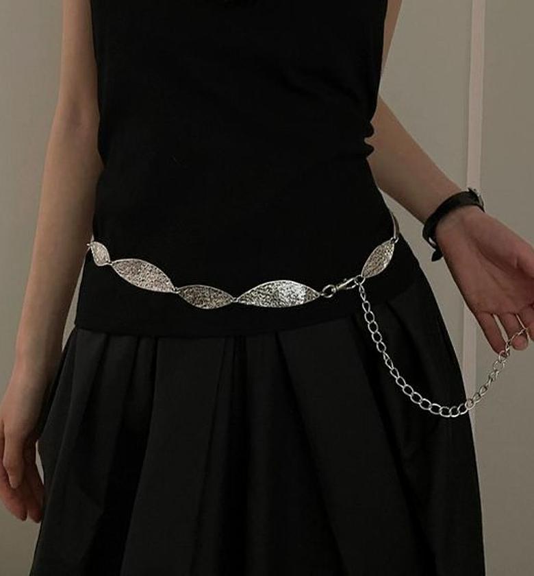 Textured Leaf Chain Belt image