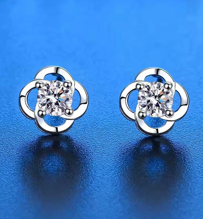 Quatrefoil Brilliance Sterling Studs image