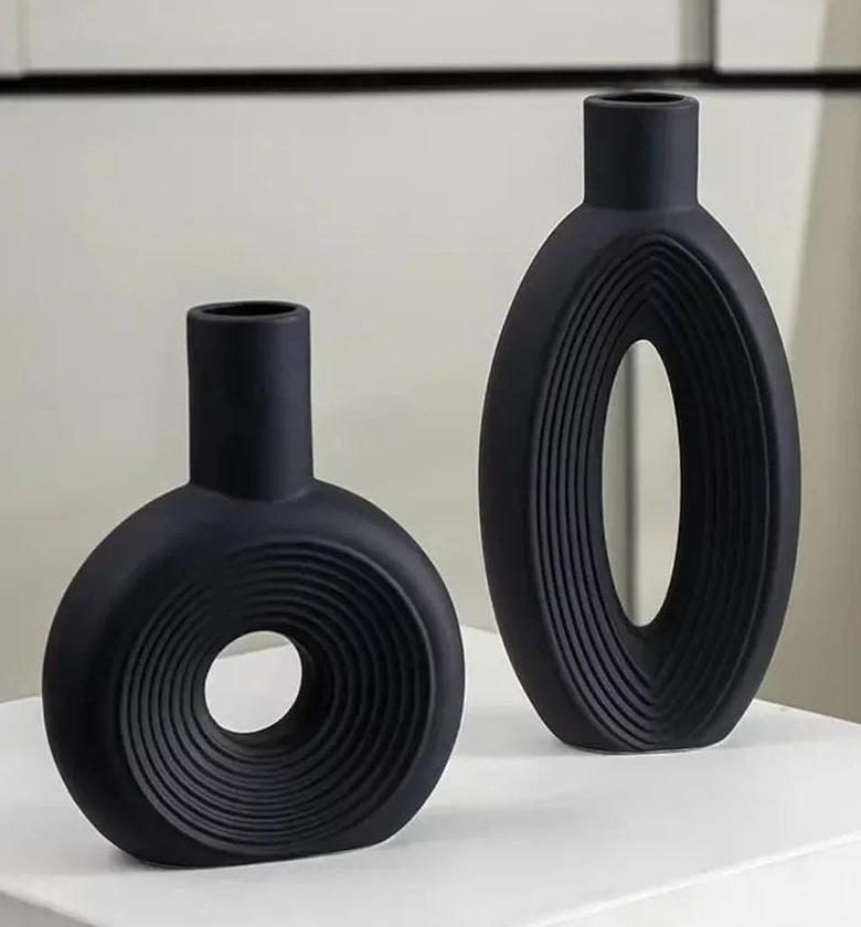 Decorative vase set. image