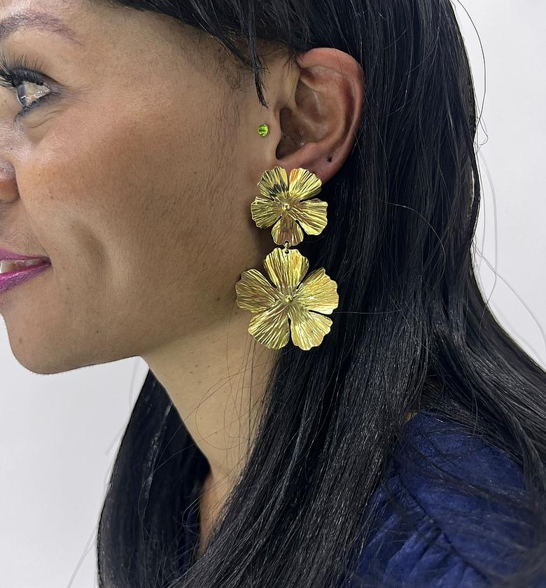 Double WhiteFlower Earrings image