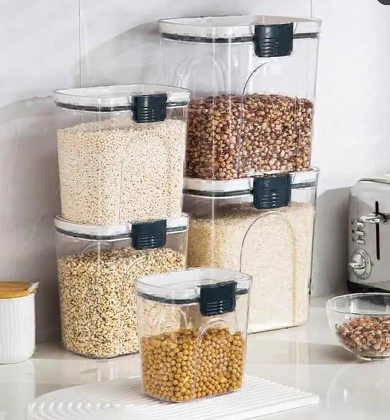 4pcs airtight food storage containers. image