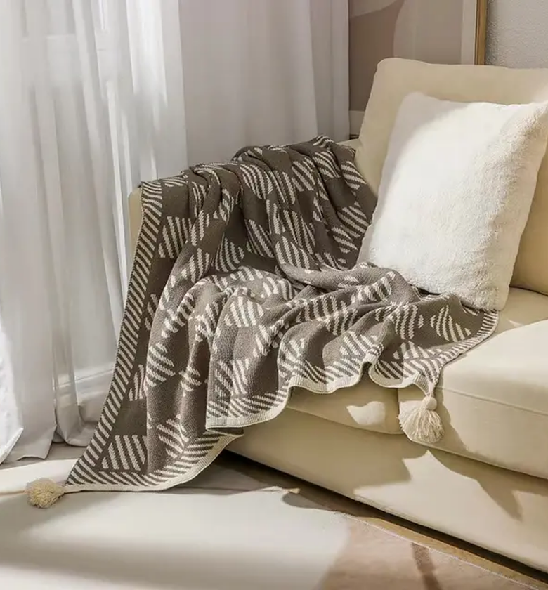 Nordic Knitted Throw Blanket with Tassels – 130x180cm image