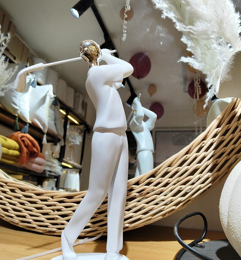 Office/home figure/golfing  Ornament image