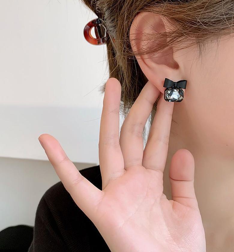 Black bow earrings  image
