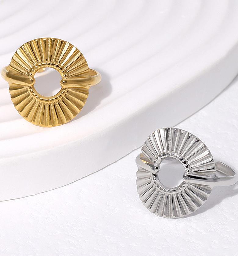 The Radial Plissé Ring image