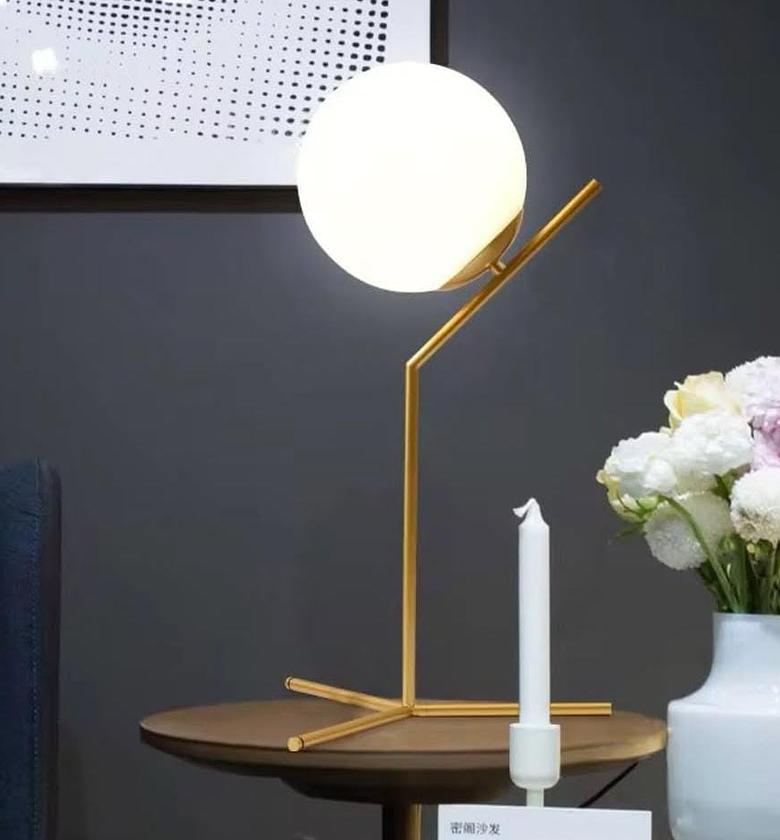 Luxury ball glass table lamp. image