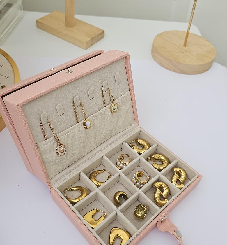 Medium jewelry organizer  image