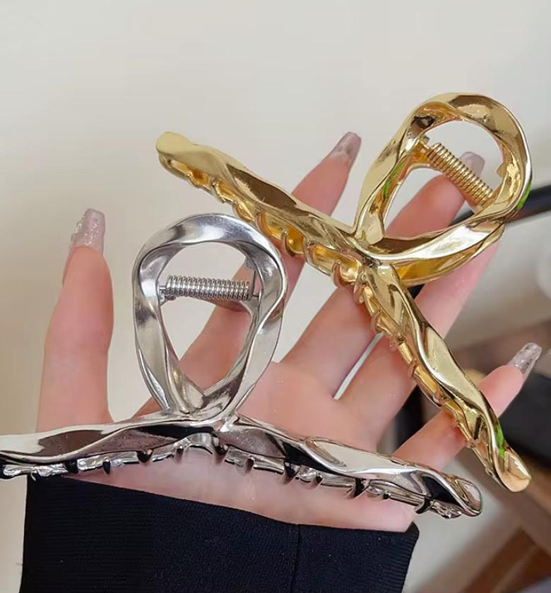 Trendy Fresh Metal Shark Clamp Hair Clip Elegant Oil Drip Flower Hair Accessories for Women Fashionable Hair Grips image