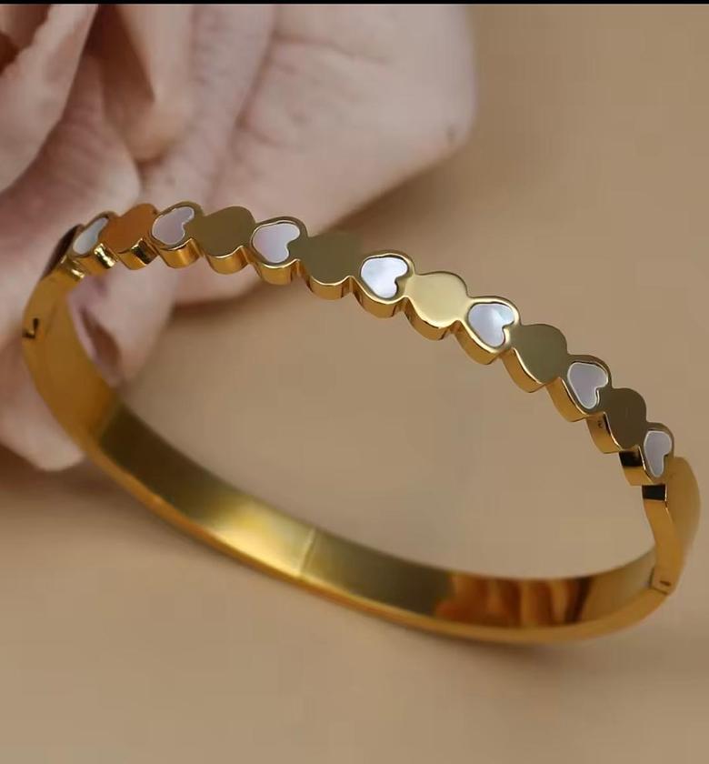 Mother-of-Pearl Heart Bangle image