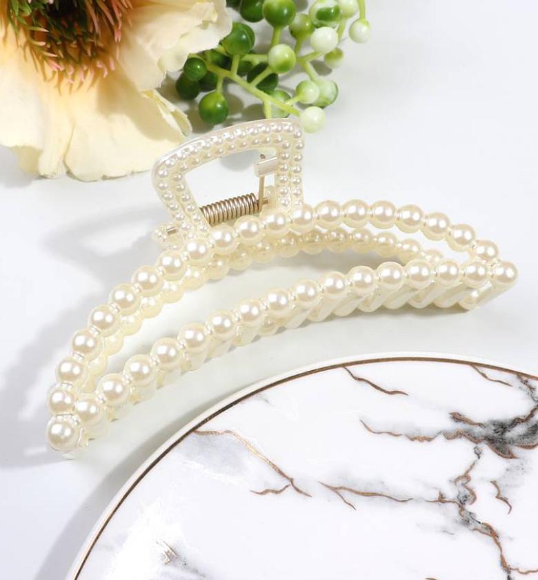 Pearl hair claw clip image