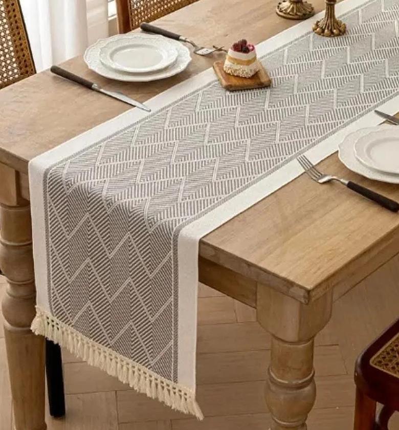 Table runner  image