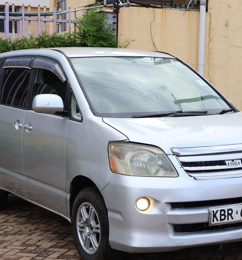 Toyota Noah KBR, YOM 2005 Model, Automatic, Rating 2000cc 7 Seater image