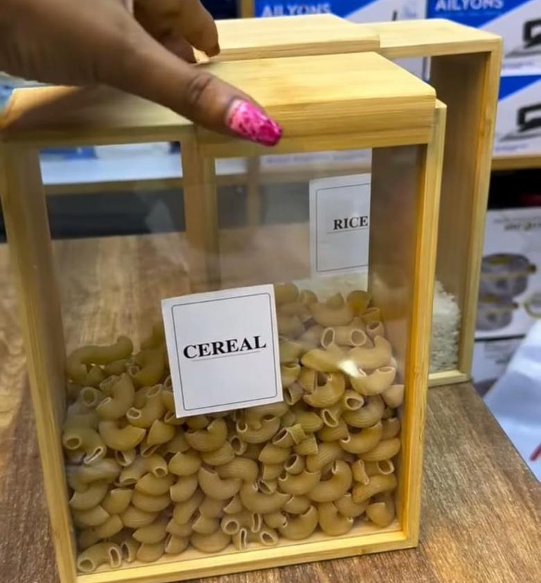 Bamboo Food Storage containers with magnetic lid. image