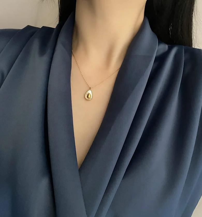 Ovacado necklace image