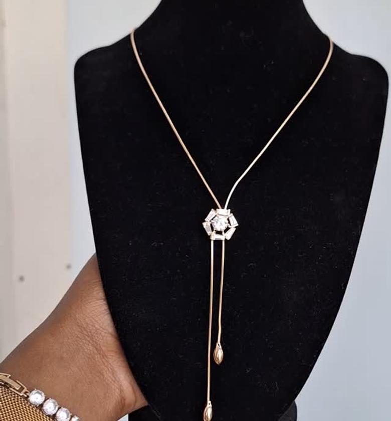 Drawstring design necklace image