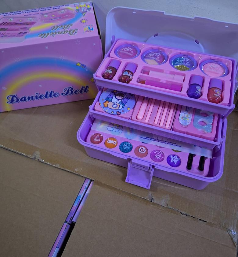 Danielle Bell Welting Princess Makeup Kit Washable Makeup Remover kit for children.  image