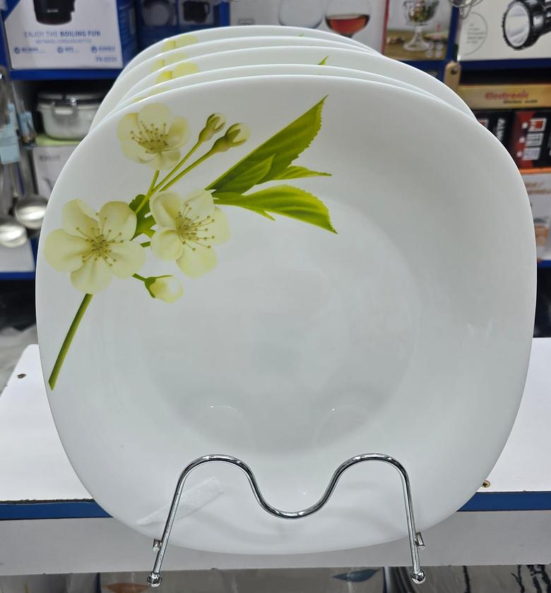 Ceramic 6 pc plates corner image