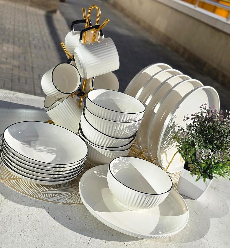 24 pc Japanese  dinner set  image