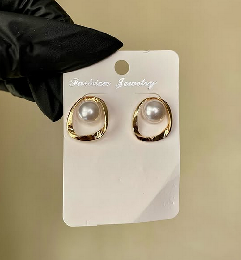 Elegant Vintage Pearl Earrings image