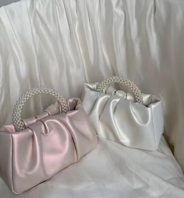 Venus Pearl Handle Clutch image
