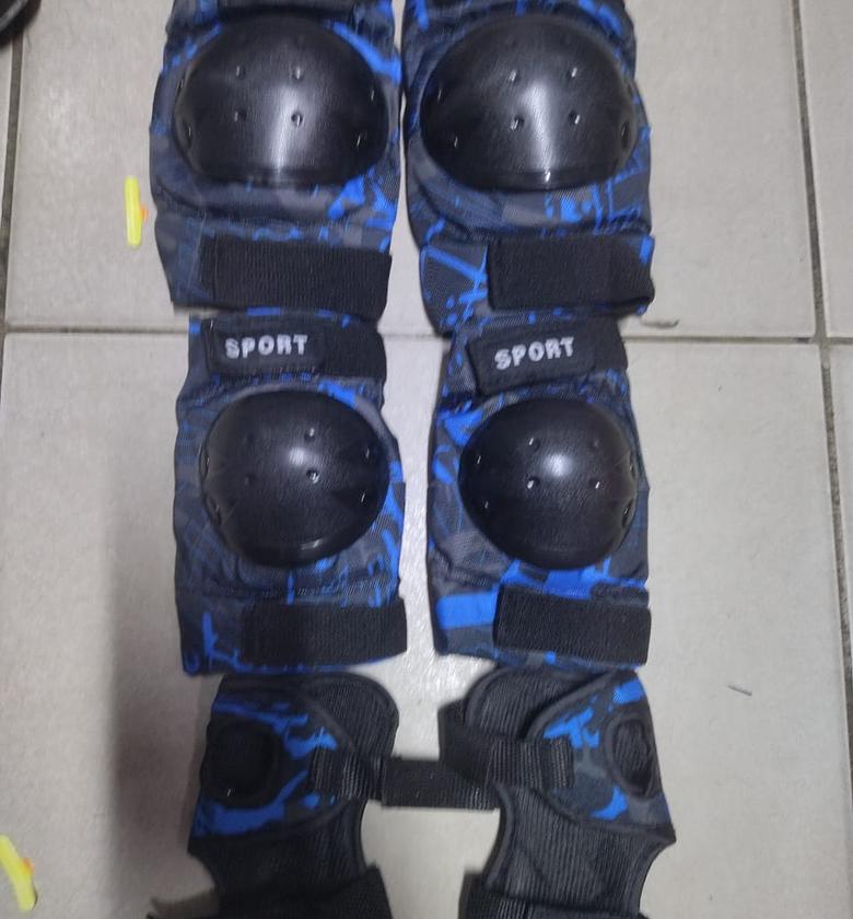 2PCS SOCCER FOOTBALL , SKATES , CYCLING KNEE GUARDS SHIN PADS PROTECTOR image