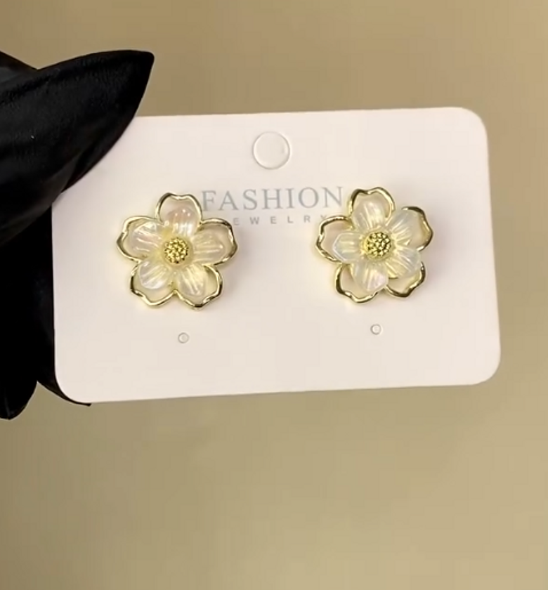 Cute White Flower Acrylic Earrings image