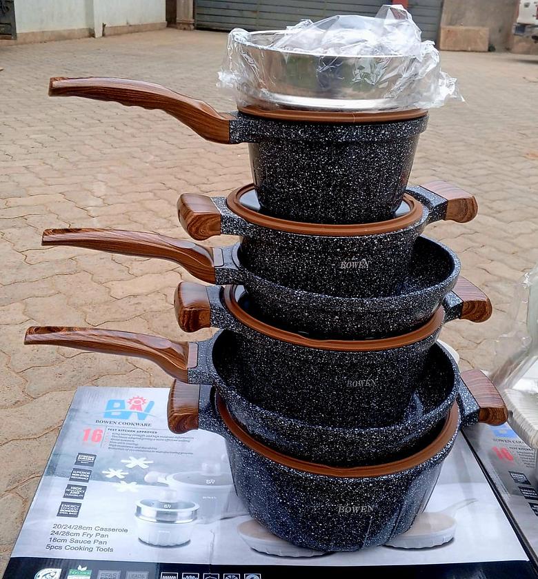 A 16-piece set Cookware Set with a ceramic-marbled non-stick coating.  image