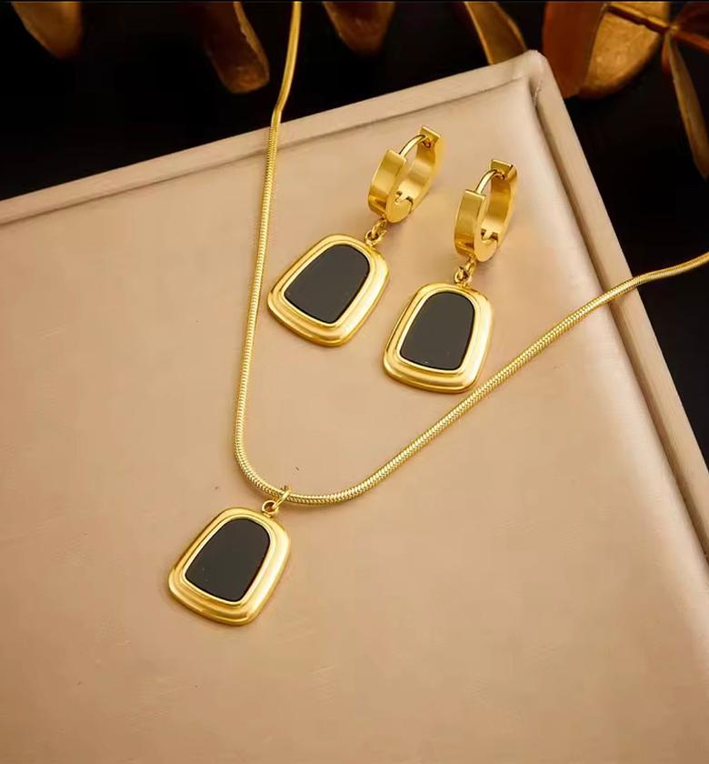 Golden Lumina Pendant Set image