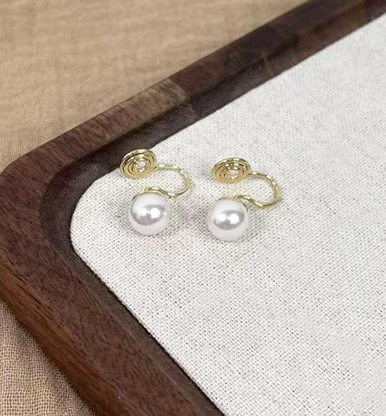  French Luxury Pearl Clip-On Earrings  image