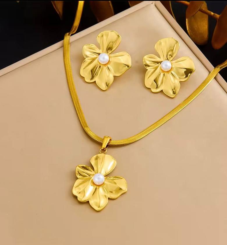 Golden Blossom Pearl Set image