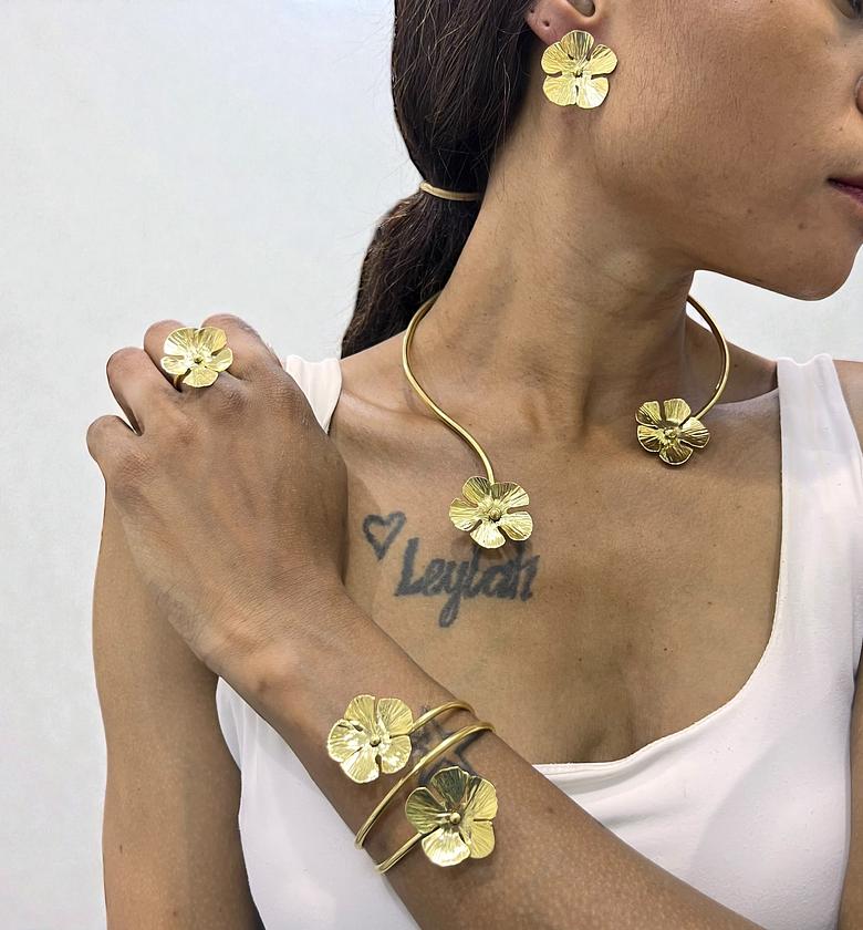 White Flower Brass  Jewelry Set image