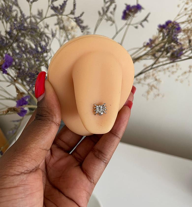 Nova Kiss Tongue Ring image