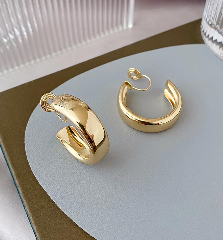 Elegant Metal Circle Earrings New Style Trendy Mosquito Coil Tray Clip-On For Women No Piercing Required Alloy Geometric Pattern image