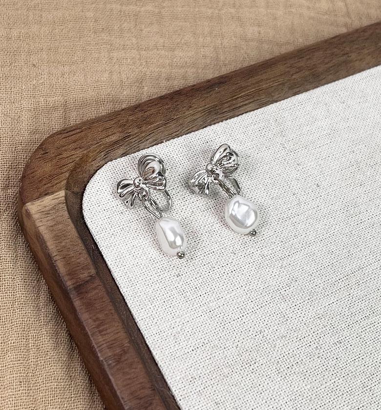  French Luxury Pearl Clip-On Earrings  image
