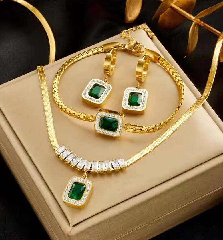 Grand Emerald Quadruple Set image