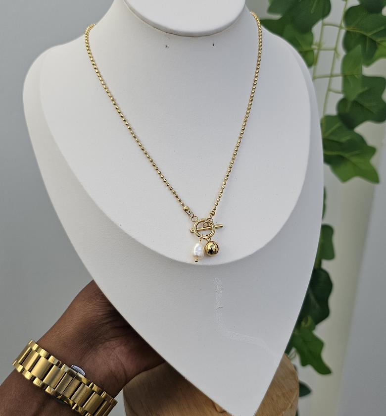 Pearl necklace  image