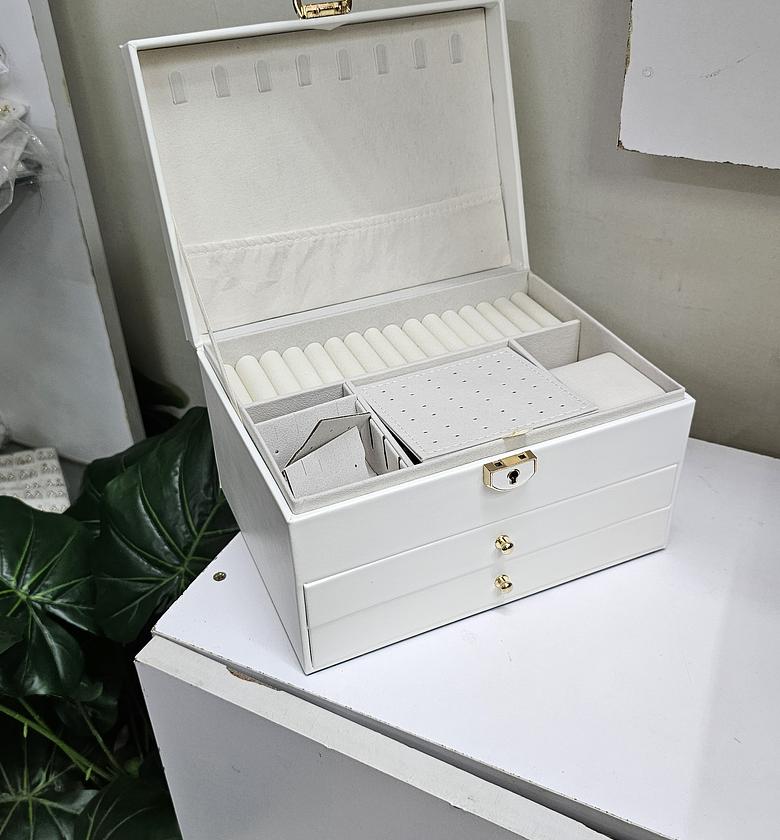 Luxury leather organizer  image