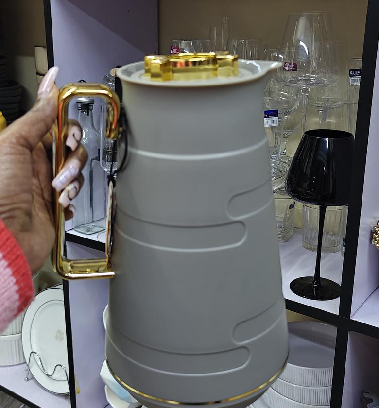 Premium 1L Vacuum Flask – Long-Lasting Heat Retention, Available in White, Grey & Beige image