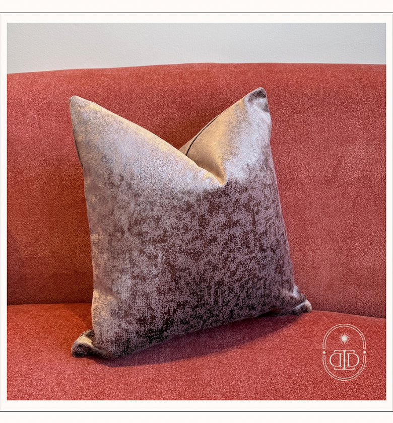 Rosy mauve plush velvet cushion cover. image