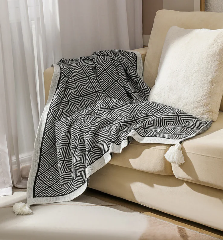 Knitted Throw Blanket with Tassels – Cozy & Stylish image