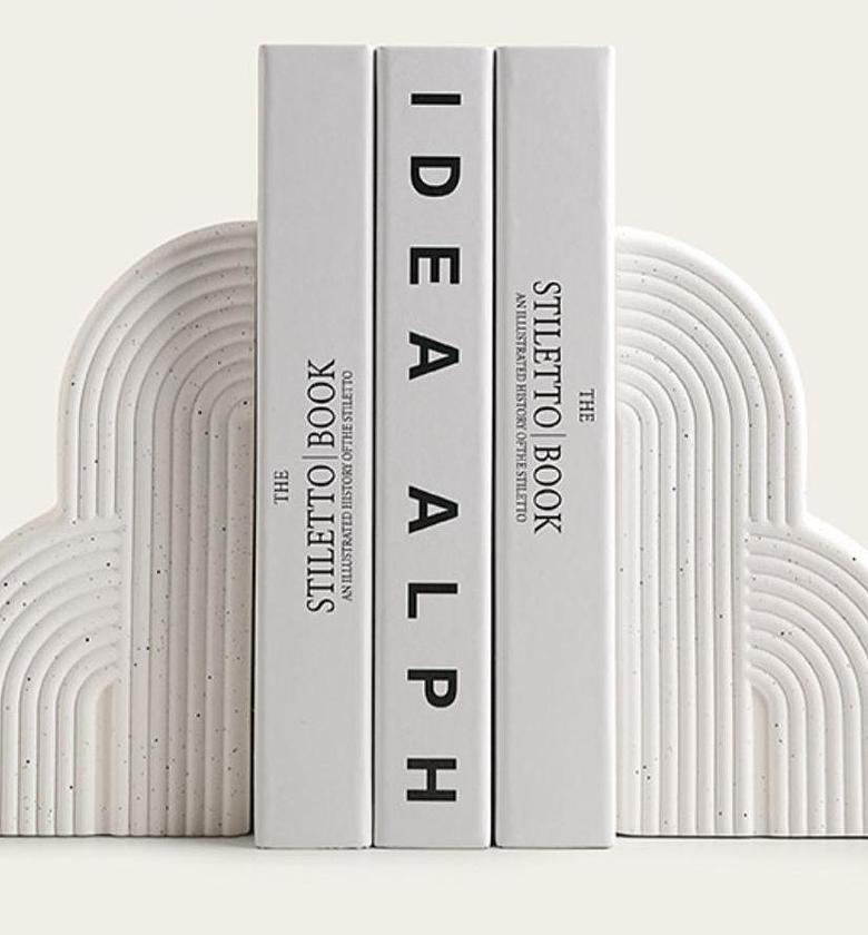 2pcs decorative bookend set image