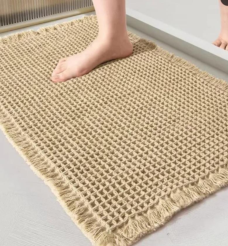 Absorbent 'waffle' bathroom/door mat. Size: 47cm by 77cm. image