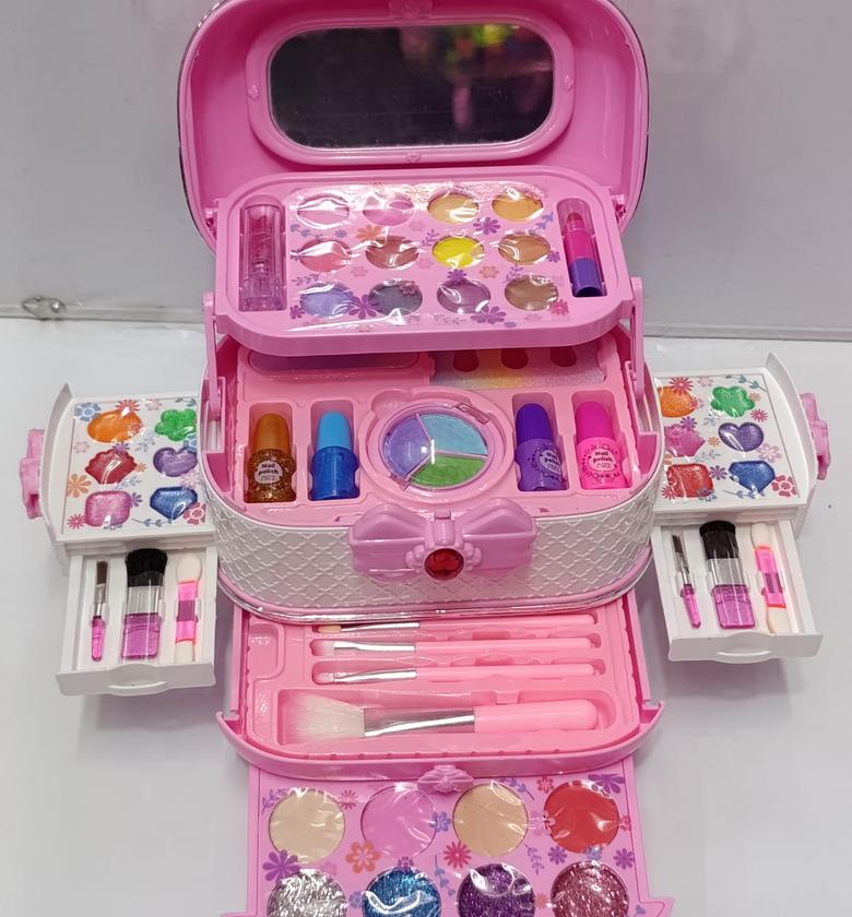 Dream Beauty Makeup Set Suitcase Kit Ideal Birthday Gift image