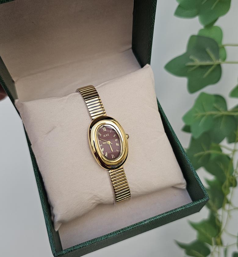 Oval vintage watch image