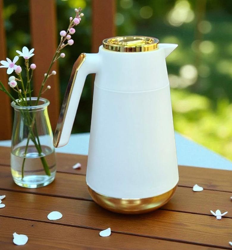 1 Liter White and Gold Elegant Vacuum Insulated Thermal Flask image