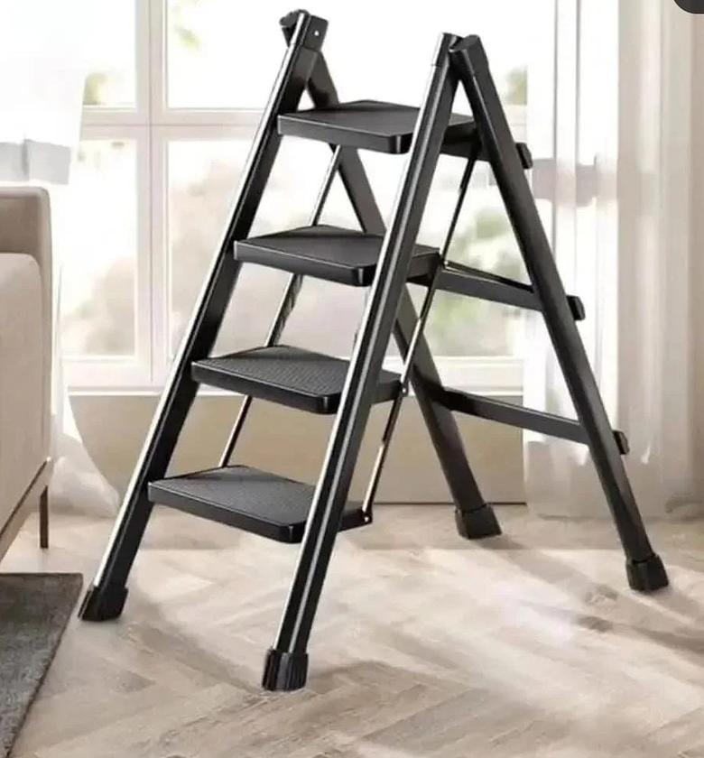 4 steps foldable  ladder  image