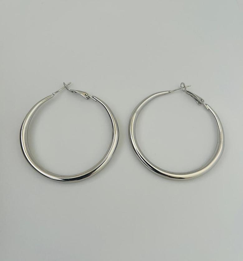 Stylish hoop earrings  image