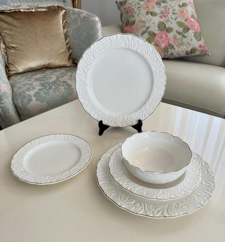 24pcs Luxury Embossed White Porcelain Dinner Set with Gold Rim image