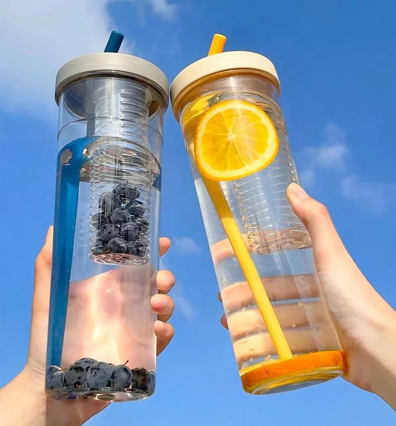 Portable 700ml Fruit Infuser Water Bottle with Foldable Straw and Built-in Filter image
