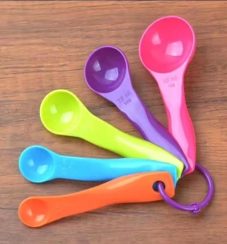 5pcs Colourful measuring/seasoning spoons. image